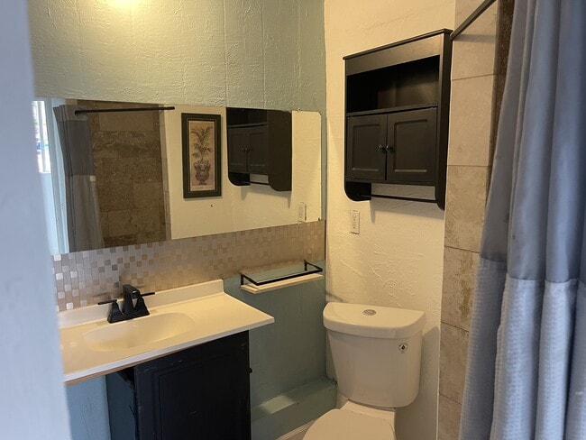 Building Photo - 216 E Mission Rd