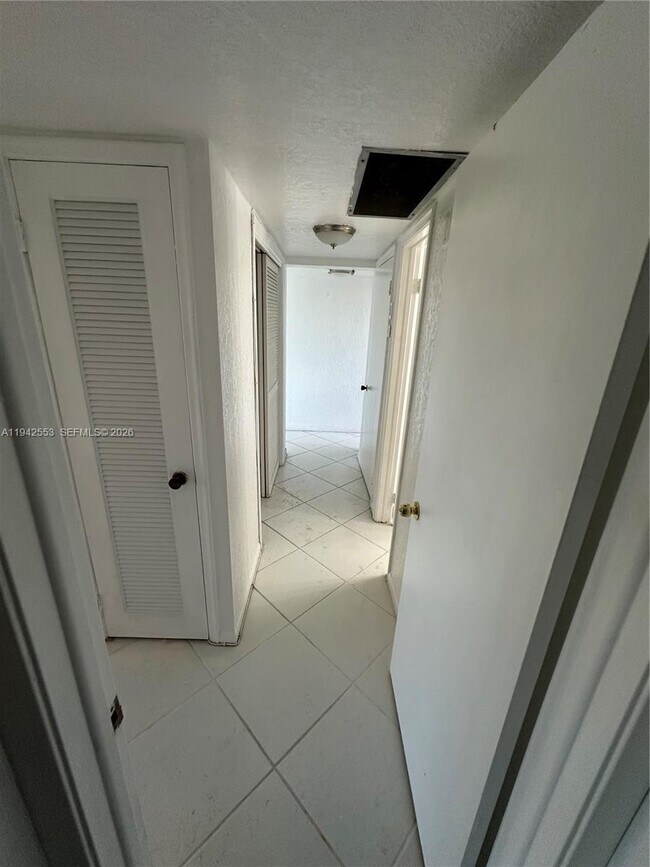 Building Photo - 3301 Spanish Moss Terrace