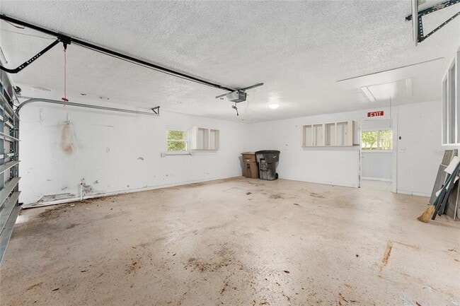 Building Photo - 4505 SE 12th Pl