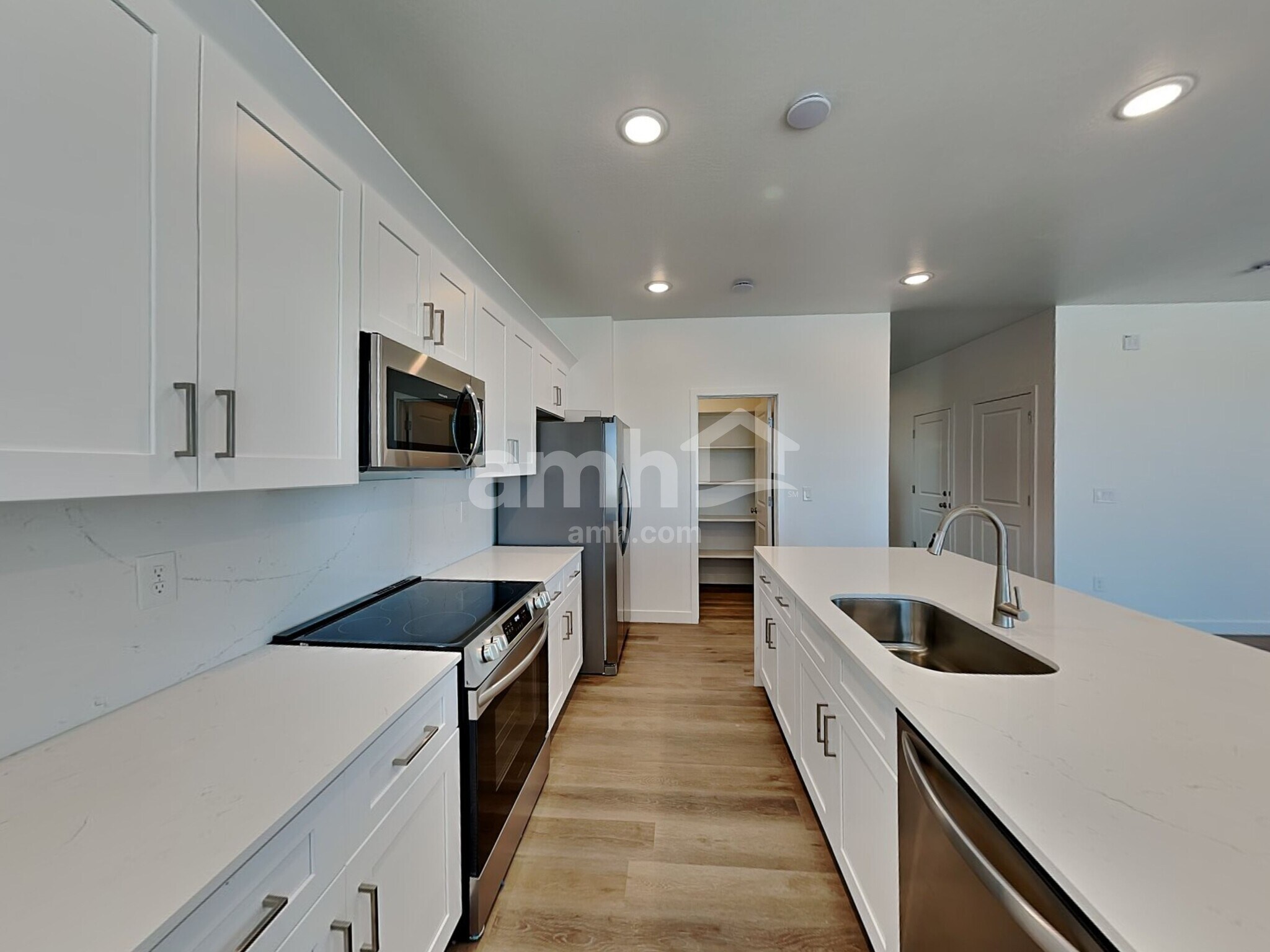 Building Photo - 9752 W Parkway Dr