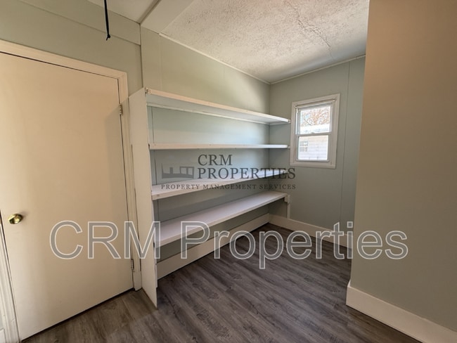 Building Photo - 806 Maumee Dr