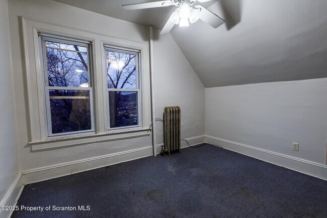 Building Photo - 921-923 Clay Ave