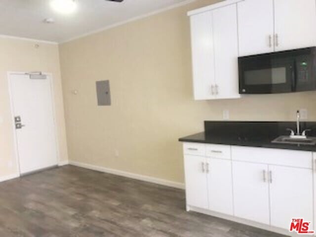 Building Photo - 814 S Hobart Blvd