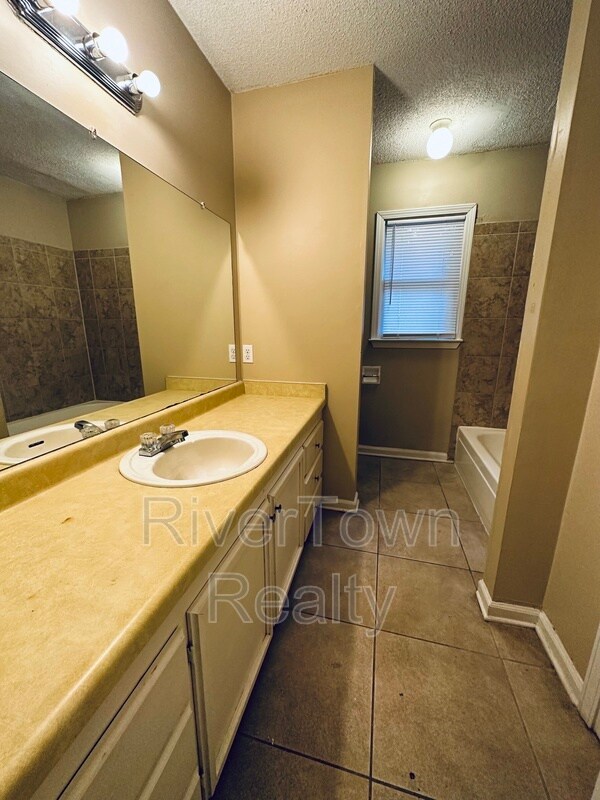 Building Photo - 842 Isabelle St