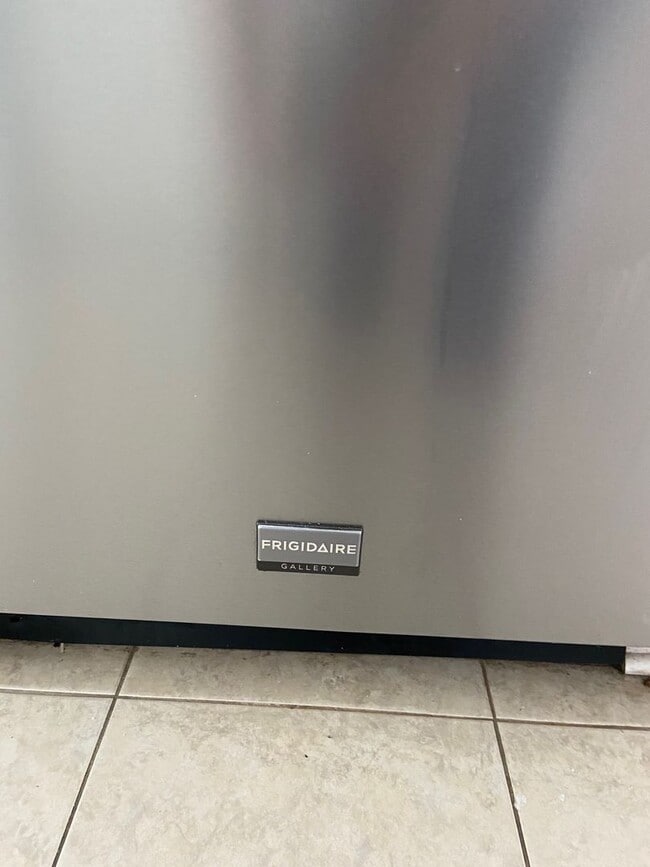 Building Photo - Charming 3 bedroom, 2 bath home in the heart of Dickson!!