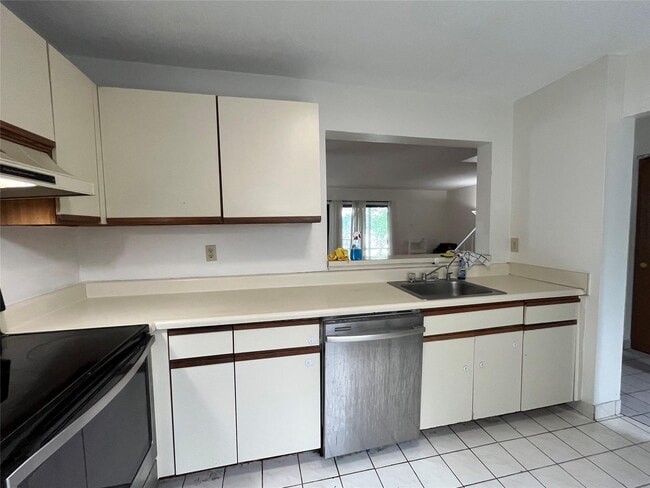 Building Photo - 24 Hudson Heights Dr