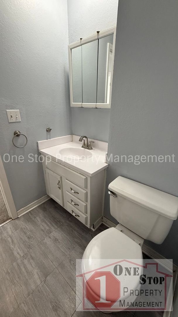 Building Photo - Charming 3-bedroom, 2-bathroom home in Blue Springs