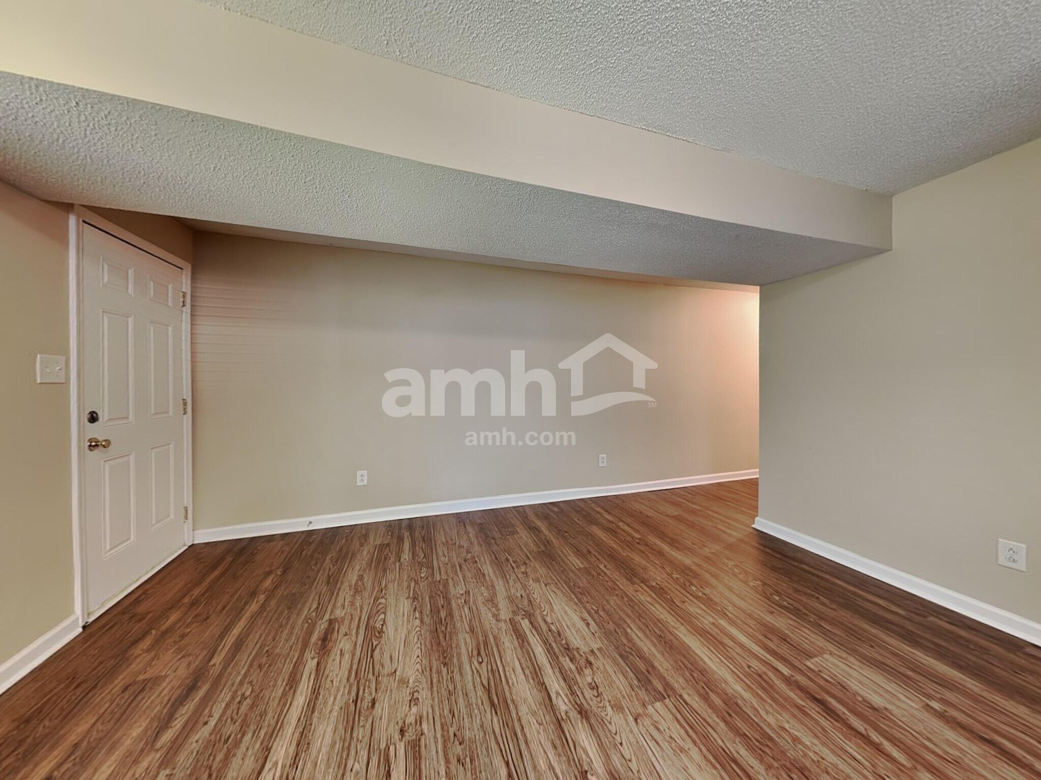 Building Photo - 4038 River Falls Dr