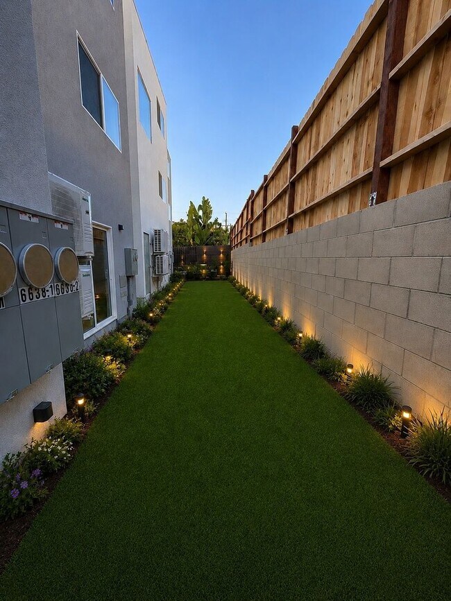 Building Photo - 6640 Valjean Ct