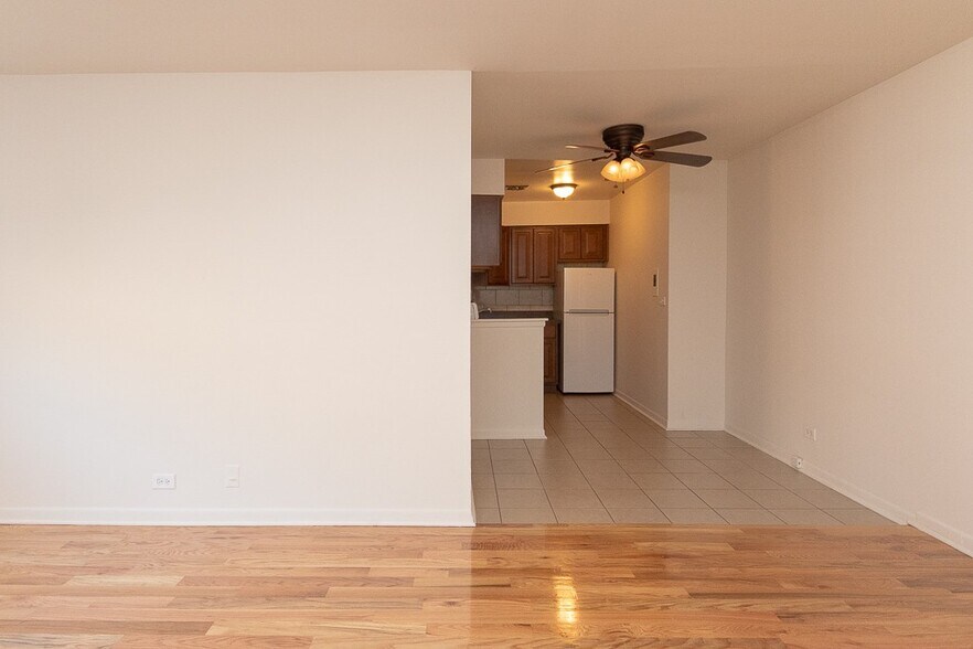 Building Photo - 535 W Aldine Ave