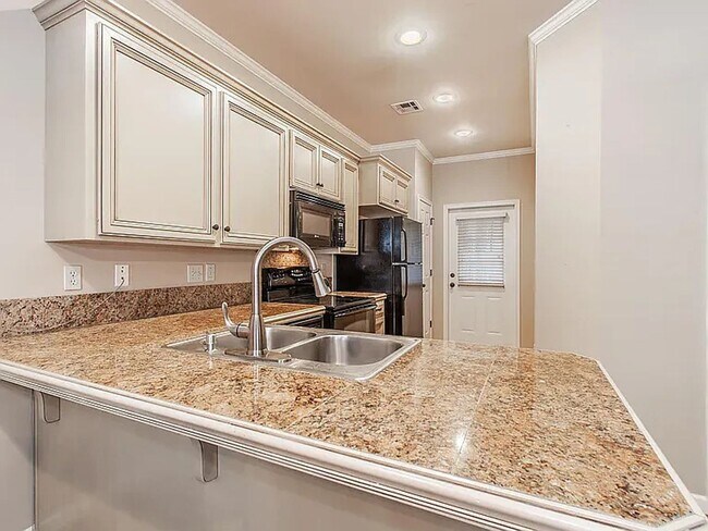 Building Photo - 120 Deraney Ln