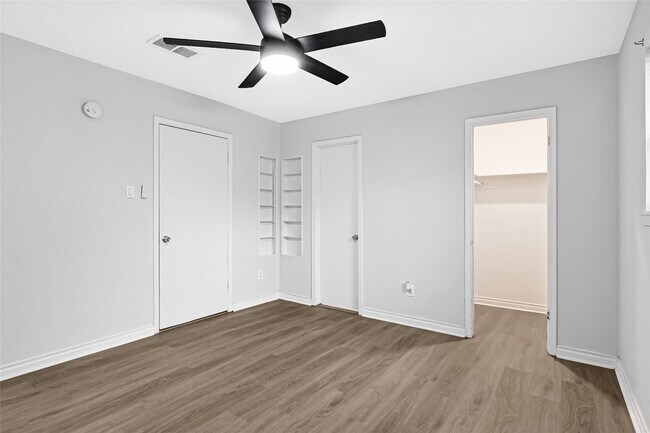 Building Photo - 1014 Robinson St