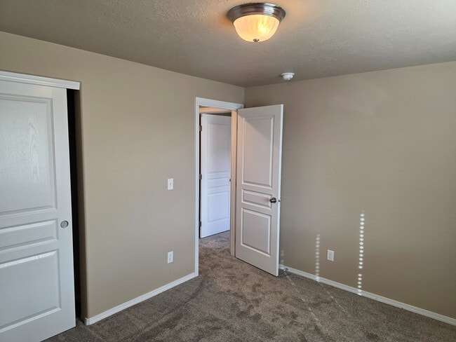 Building Photo - 2350 NW Hazelwood Ave