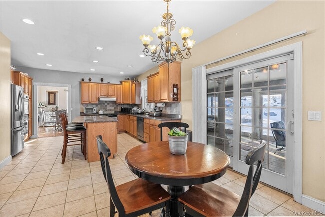 Building Photo - 17 Waring Dr