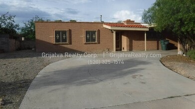 Building Photo - 2650 W Calle Padilla