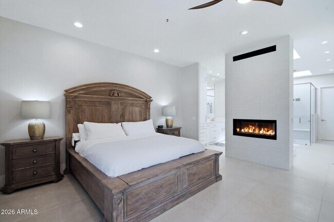 Building Photo - 6461 E Crested Saguaro Ln