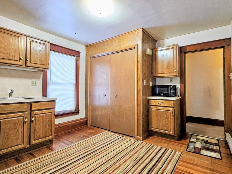 Building Photo - 534 Walnut St