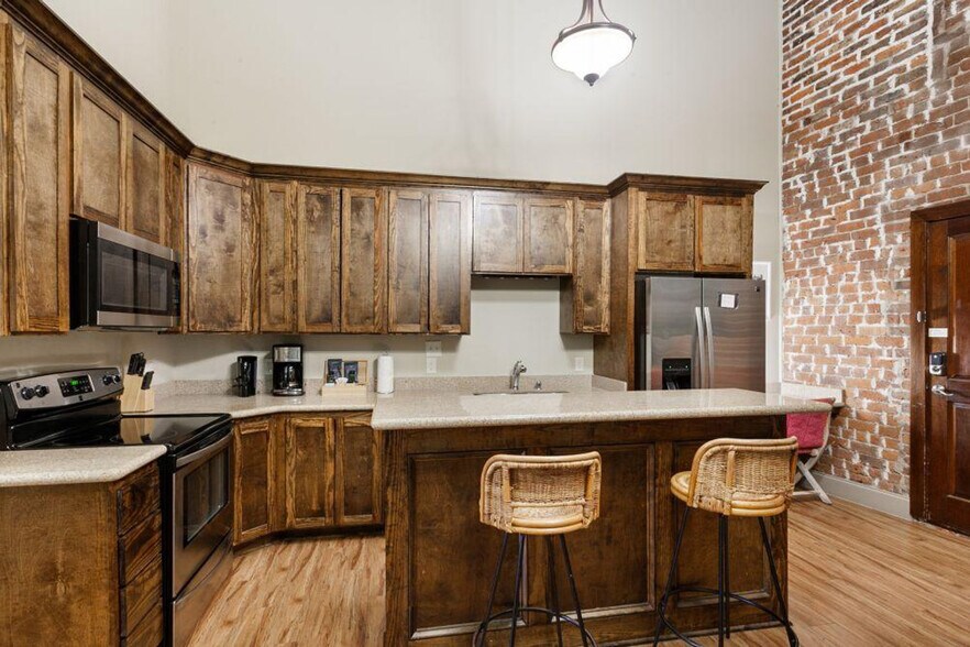 Building Photo - 30 Baronne St