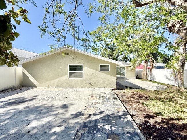 Building Photo - 2712 60th Ave N