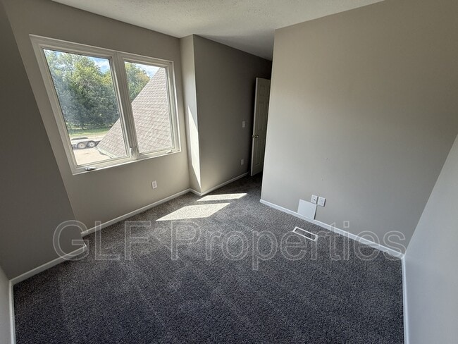 Building Photo - 216 Shugart St