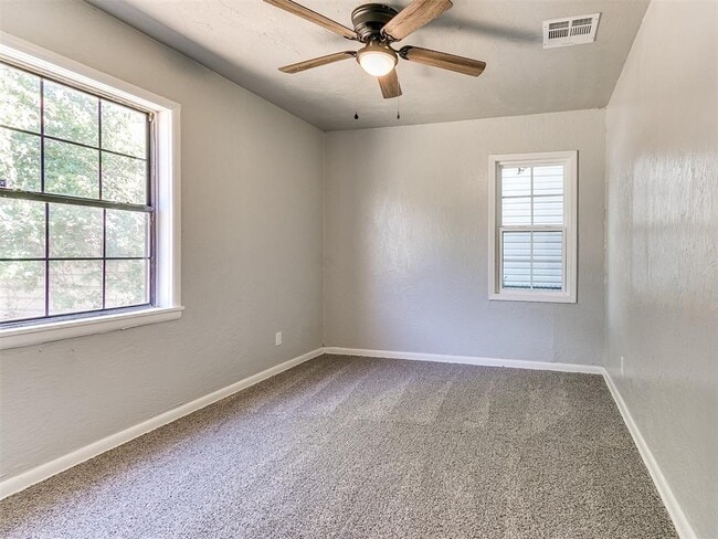 Building Photo - 3220 NE 14th Pl