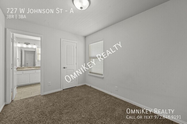 Building Photo - 727 W Johnson St