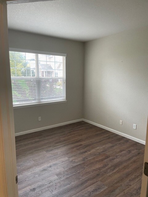 Building Photo - 3764 Ponderosa Dr