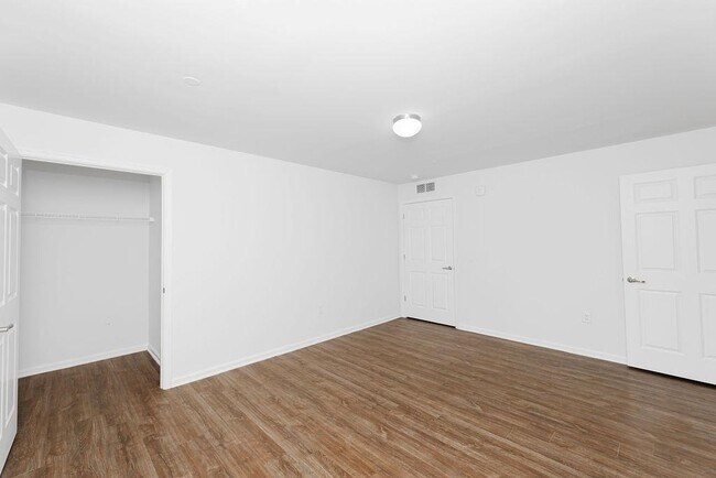 Building Photo - 162-170 S Orange Ave