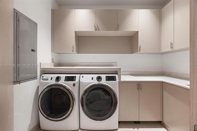 Building Photo - 723 NE 77th St