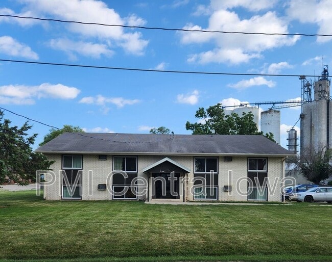 Building Photo - 450 Laurel St