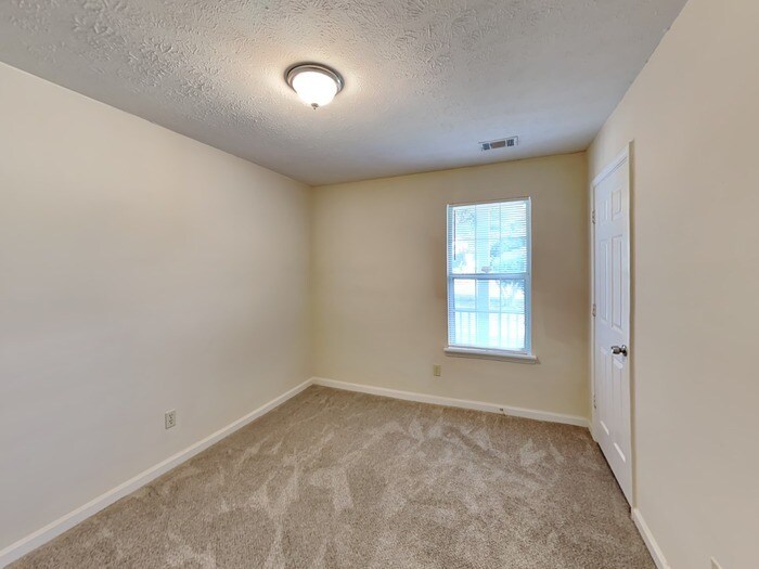 Building Photo - 1410 Stoneleigh Way