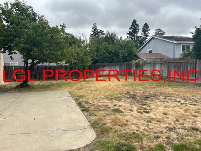 Building Photo - 1470 Pebblewood Dr