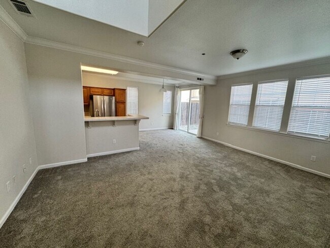 Building Photo - Shasta View Gardens Home - AVAILABLE for Move In