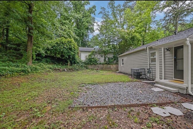 Building Photo - 2222 Beecher Cir SW
