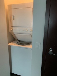 in unit washer/dryer - 33 W Ontario St