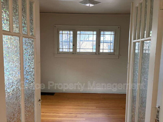 Building Photo - 1442 Perry St