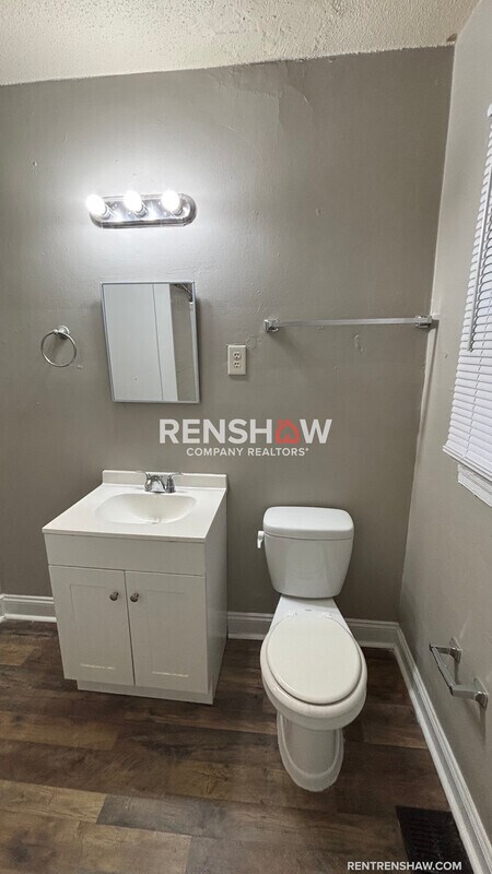 Building Photo - 3428 Vanuys Rd