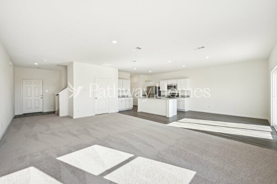 Building Photo - 1070 Large Poppy Dr