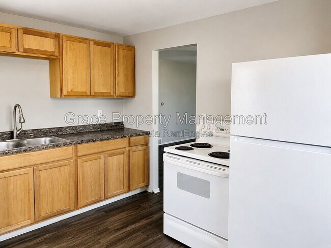 Building Photo - 595 W Dartmouth Ave