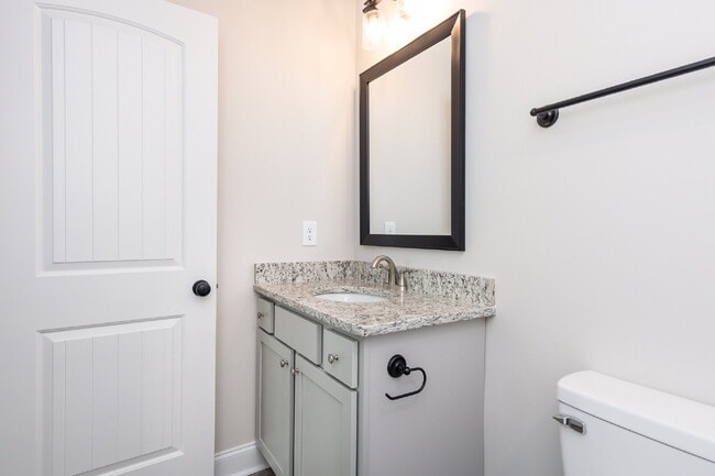 Building Photo - Elegant 2-Bedroom, 2.5-Bath Townhome Minutes from Downtown Greenville and walking distance to Swa...