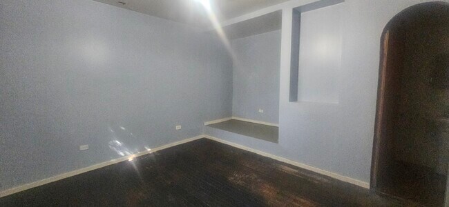 Building Photo - 4336 W Walton St