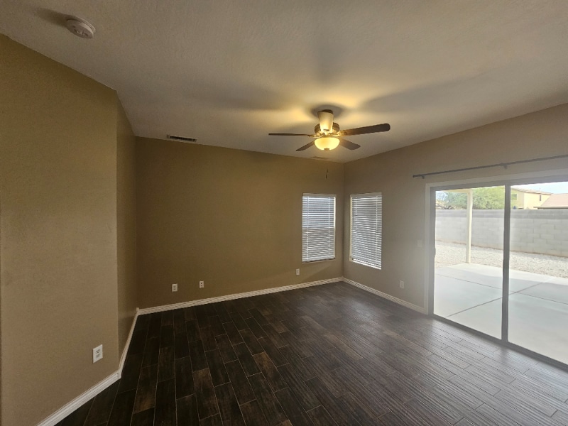 Building Photo - 5623 S 54th Dr