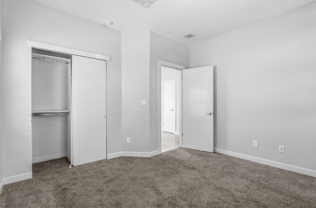 Building Photo - 4 bedroom with outdoor kitchen, fully landscaped in 79928