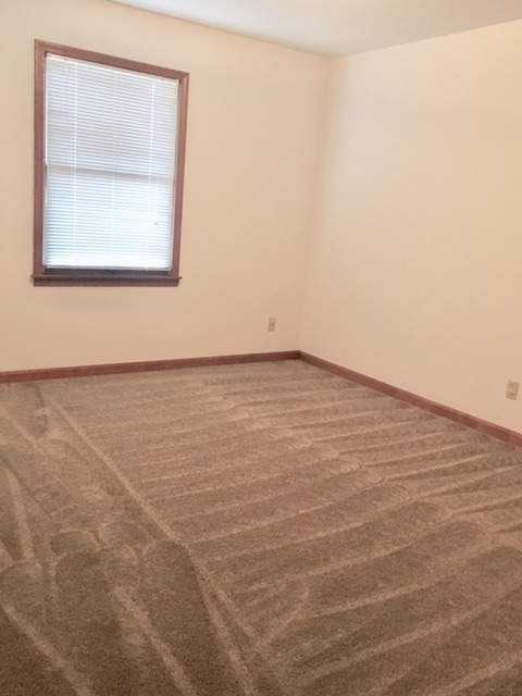 Building Photo - 550 Circle Pine Dr