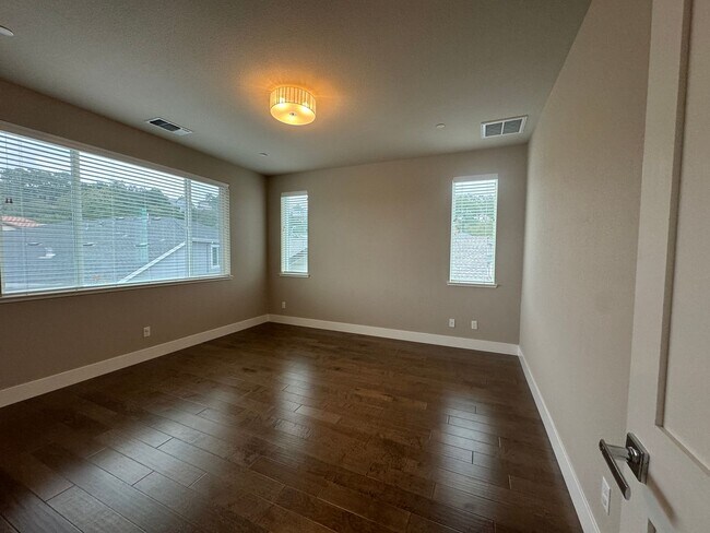 Building Photo - Fountaingrove 4 bedroom beauty