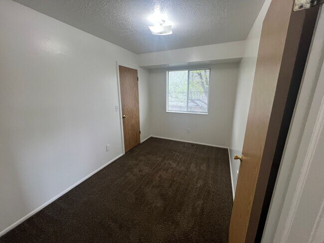 Building Photo - Cozy 3B/1 Bath Townhome in West Valley