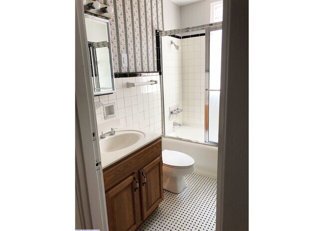 CM-23 Bath - Clifton Manor