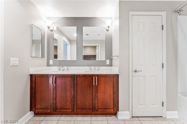 Building Photo - 150 S Las Vegas Blvd