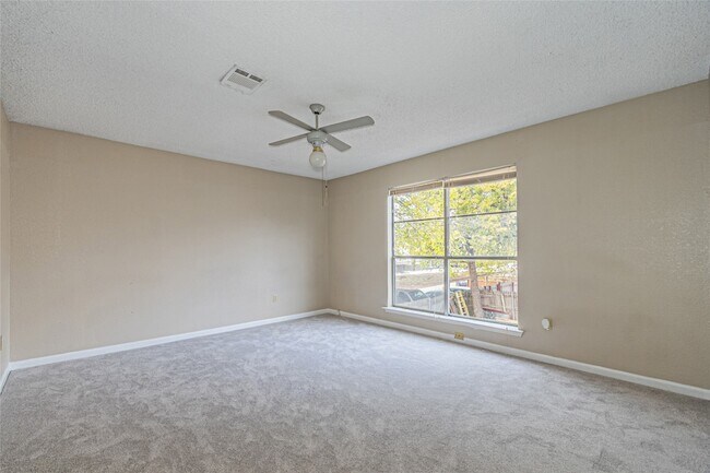 Building Photo - 2324 Summer Pl Dr