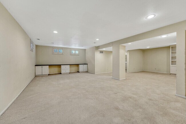 Building Photo - 7398 S Hudson Way